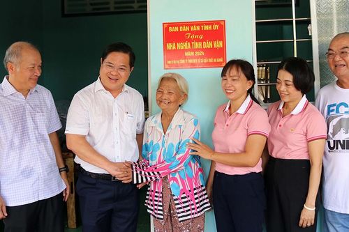 Mái ấm cho người bán vé số lưu động