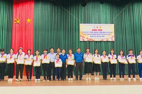 Tìm hiểu về tư tưởng, đạo đức, phong cách và cuộc đời hoạt động cách mạng của Bác Hồ và Bác Tôn