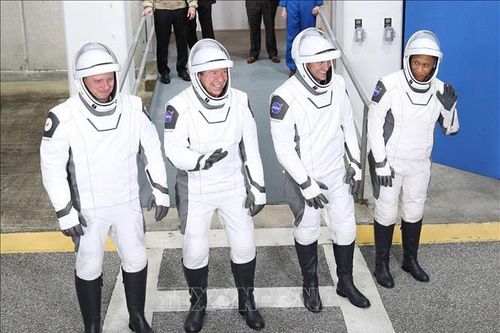 Phi hành gia NASA 'mắc cạn' trên ISS