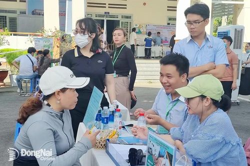 Người có đất thu hồi được vay vốn ưu đãi đi làm việc ở nước ngoài theo hợp đồng lao động
