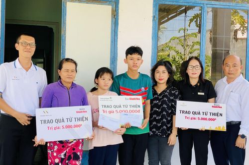 Bạn đọc ủng hộ hơn 50 triệu đồng cho hai anh em mồ côi Trần Thế Văn và Trần Ái Vy