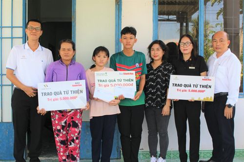 Bạn đọc ủng hộ hơn 50 triệu đồng cho hai anh em mồ côi Trần Thế Văn và Trần Ái Vy