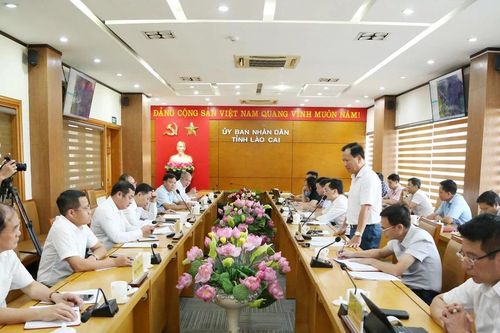 Giải quyết khó khăn, vướng mắc đối với các dự án khai thác, chế biến quặng apatit