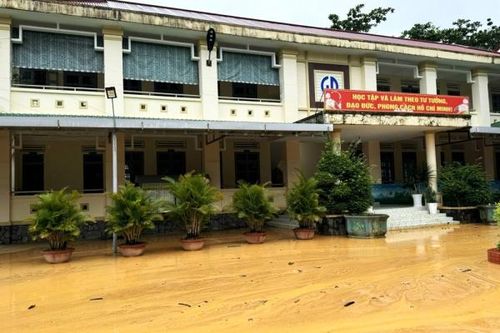 Đạ Tẻh: Thực hiện các giải pháp ứng phó nguy cơ sạt lở tại Trường Tiểu học Quang Trung