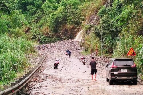 Mưa lớn gây lũ và sạt lở ở Lâm Bình