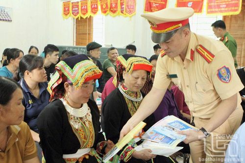 Đa dạng hình thức tuyên truyền về giao thông tại vùng cao
