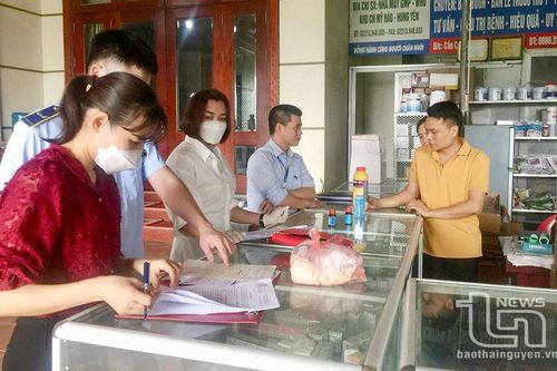 Khó tìm… trưởng phòng y tế