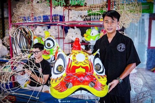 Độc đáo nghề làm đầu lân