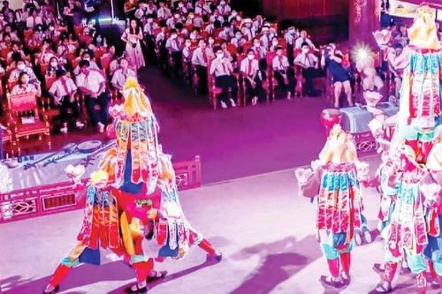 Vun đắp tình yêu di sản Huế cho học sinh