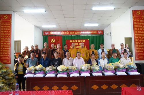 Sơn La: Ban Từ thiện xã hội T.Ư tặng quà đến đồng bào bị ảnh hưởng bởi mưa lũ trên địa bàn tỉnh