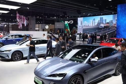 Canada áp thuế 100% với xe điện Trung Quốc