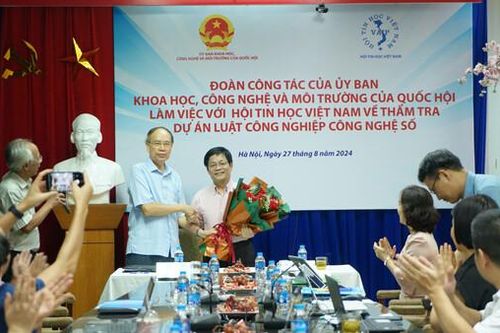 GS.TS Nguyễn Thanh Thủy được bầu làm Chủ tịch Hội Tin học Việt Nam