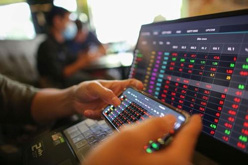 Mua chui cổ phiếu, vợ của chủ tịch một doanh nghiệp bị phạt 200 triệu đồng
