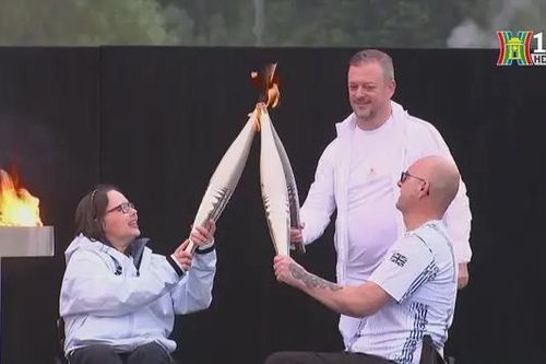 Ngọn lửa Paralympic trên đường từ Anh tới Pháp