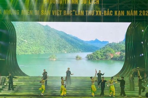 Chương trình ca nhạc và trình diễn thời trang 'Dấu ấn Việt Bắc'