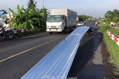 Nguy cơ tai nạn từ vận chuyển vật liệu cồng kềnh