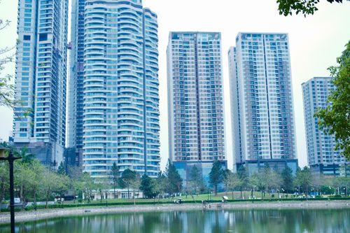 Làn sóng rủ nhau dừng mua nhà tiếp diễn, nhiều căn hộ hạ giá vẫn không bán được