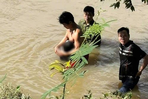 Tìm thấy thi thể nam sinh lớp 3 mất tích khi đi qua cầu tràn