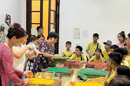 Lấp đầy 'khoảng trống' không gian sáng tạo cho trẻTiến sĩ Lư Thị Thanh Lê (Trường Khoa học Liên ngành và Nghệ thuật, Đại học Quốc gia Hà Nội): Cần sự hỗ trợ đồng bộ
