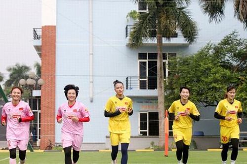 Tiền vệ Nguyễn Thị Vạn báo tin vui trước ngày sang châu Âu