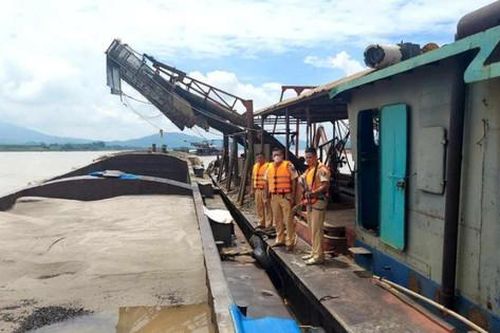 Công an 3 địa phương bắt quả tang hai vụ hút trộm cát trên sông Đà