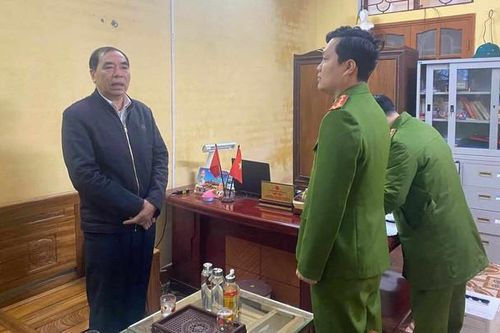 Nhóm cán bộ xã 'rủ nhau vào tù' vì làm giả hồ sơ người có công chiếm đoạt hàng tỉ đồng