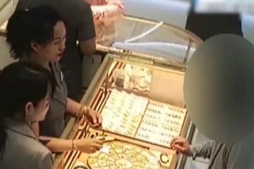 Người phụ nữ mua vàng 3 ngày liên tục, có lúc chi hơn 650 triệu đồng: Chủ tiệm vàng báo cảnh sát gấp, chặn đứng hành vi lừa đảo tinh vi