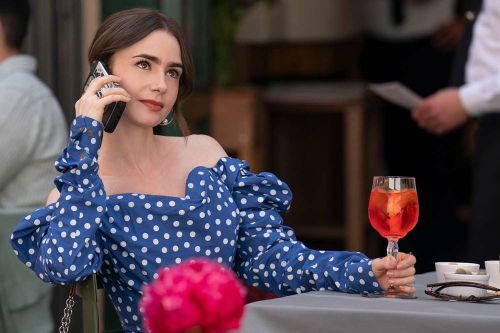 Khán giả mất kiên nhẫn với 'Emily in Paris' mùa 4: Chê nhưng vẫn phải xem