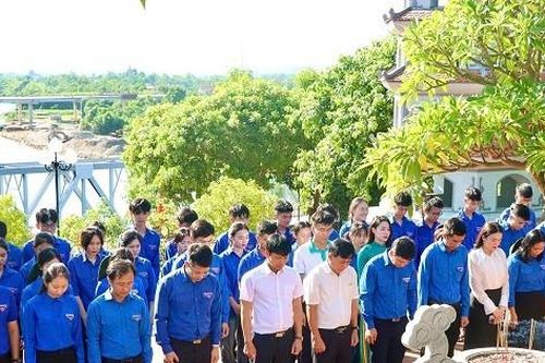 Tuổi trẻ Quảng Bình phát động trồng cây xanh khu vực Đền tưởng niệm liệt sĩ Trường Sơn