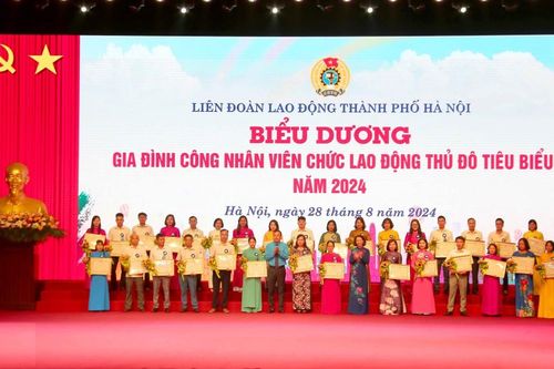 Biểu dương gia đình, khích lệ con công nhân, viên chức, lao động Thủ đô tiêu biểu