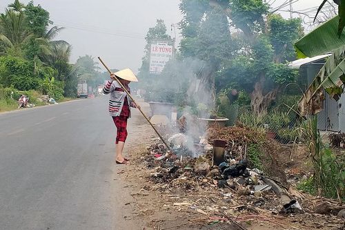 Cần bỏ thói quen đốt rác tùy tiện