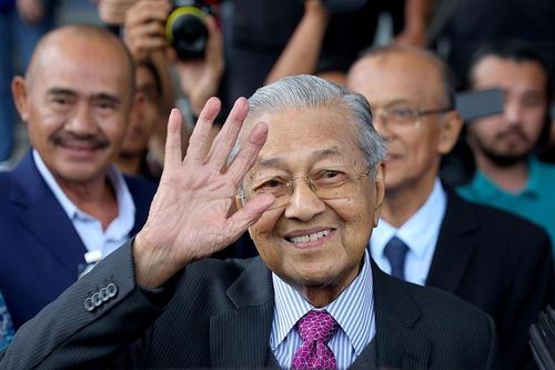 Cựu Thủ tướng Malaysia 99 tuổi tự trào: 'Tôi, tôi vẫn còn sống'