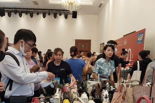Săn hàng hiệu giảm giá 80%