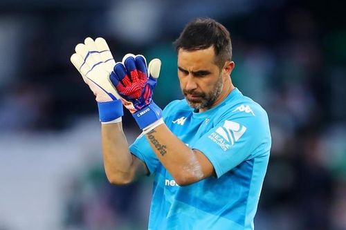 Claudio Bravo giải nghệ