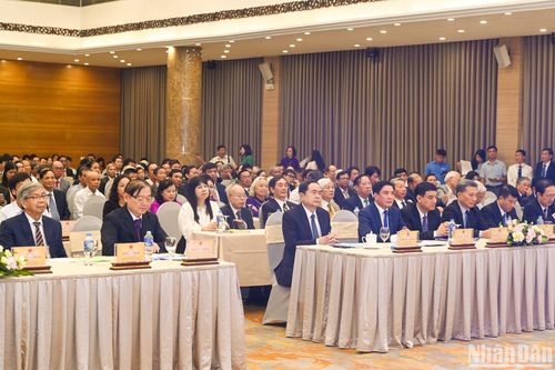 Xây dựng đội ngũ trí thức vững mạnh toàn diện và phát triển bền vững