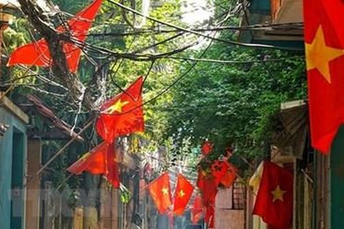 Không lạm dụng hình ảnh cờ Tổ quốc