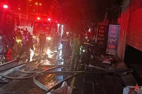Hà Nội: Cháy kho chuyển phát nhanh ở dốc Vĩnh Tuy; thiệt hại nhiều tài sản