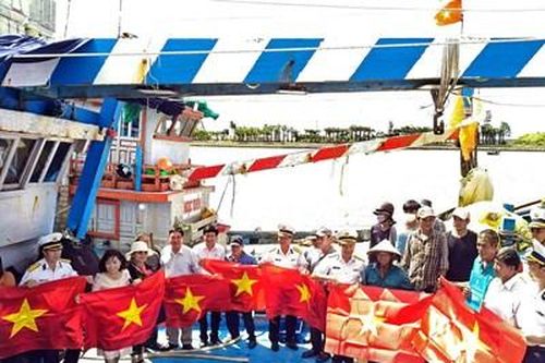 Lữ đoàn 171 thực hiện tốt chương trình 'Hải quân Việt Nam làm điểm tựa cho ngư dân vươn khơi bám biển'