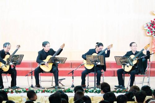 Hòa âm cùng nhiều danh cầm nổi tiếng thế giới tại Liên hoan Guitar Quốc tế Sài Gòn 2024