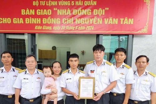 Bộ Tư lệnh Vùng 5 Hải quân bàn giao 'Nhà đồng đội'