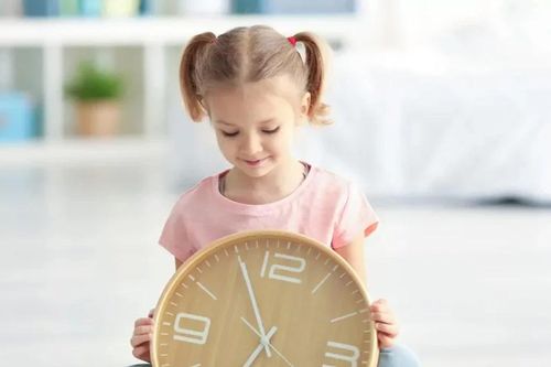 Lý do cha mẹ nên rèn con thói quen đúng giờ