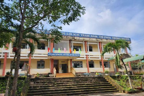 Kỷ luật hiệu trưởng liên quan đến vụ học hết lớp 9 không có học bạ