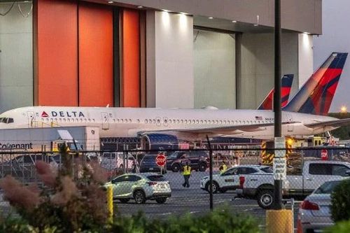 Nổ lốp máy bay Boeing khi đang bảo dưỡng, hai người tử vong