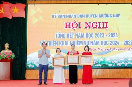3 giáo viên huyện biên giới Mường Nhé được Thủ tướng tặng Bằng khen