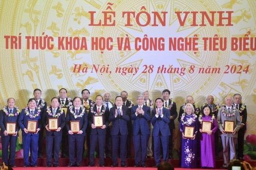 Thắng lợi của cách mạng Việt Nam không thể thiếu đóng góp của trí thức