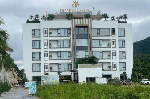 Tự 'phong 4 sao' để nâng giá, khách sạn ở Quảng Ninh bị phạt 90 triệu đồng