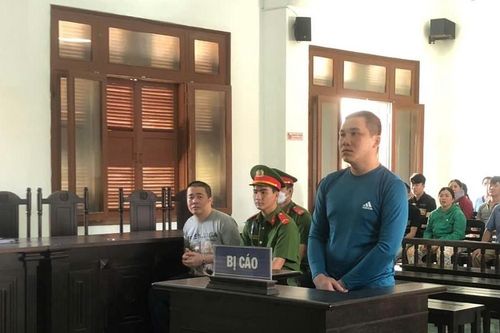 Lãnh án chung thân vì đâm chết bạn do không chịu vào hát karaoke