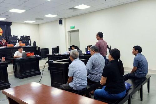 Cựu Chủ tịch xã bán hợp đồng đóng dấu khống giá 50 triệu đồng