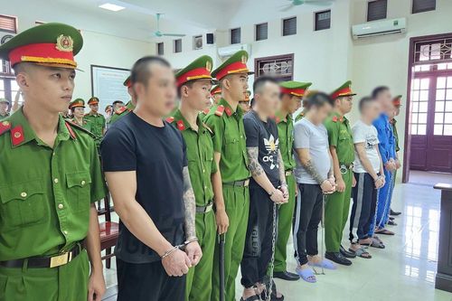 Quân 'Idol' và các đồng phạm hầu tòa