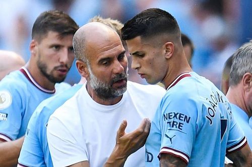 Man City tống khứ cầu thủ gây hấn Pep Guardiola